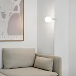 Lägenhet Beautiful 1-bedroom With Kitchen, King Bed And Free Wifi In
