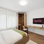 Lägenhet Beautiful 1-bedroom With Kitchen, King Bed And Free Wifi In Wuppertal