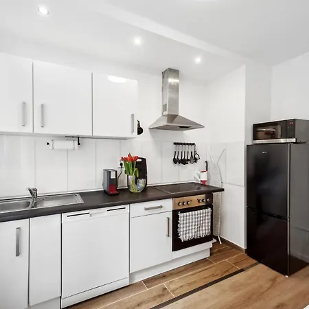 Apartament Beautiful 1-bedroom With Kitchen, King Bed And Free Wifi In Wuppertal