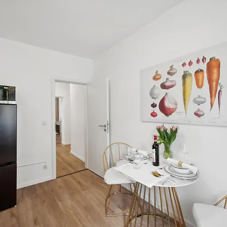 Beautiful 1-bedroom With Kitchen, King Bed And Free Wifi In Apartament