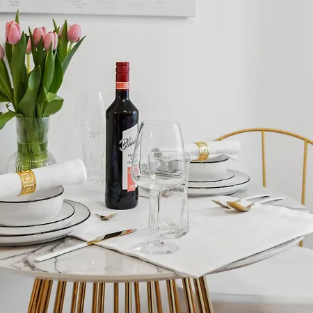 Beautiful 1-bedroom With Kitchen, King Bed And Free Wifi In *