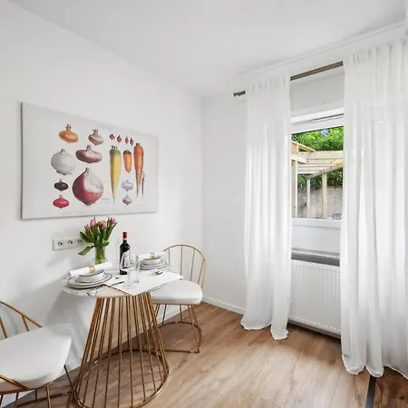 Apartment Beautiful 1-bedroom With Kitchen, King Bed And Free Wifi In *
