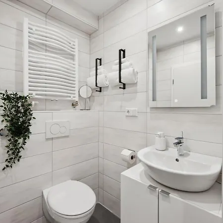 Beautiful 1-bedroom With Kitchen, King Bed And Free Wifi In