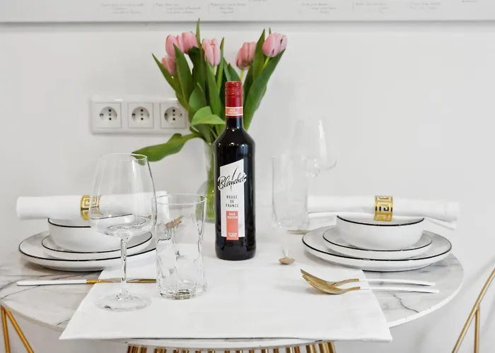 Beautiful 1-bedroom With Kitchen, King Bed And Free Wifi In *