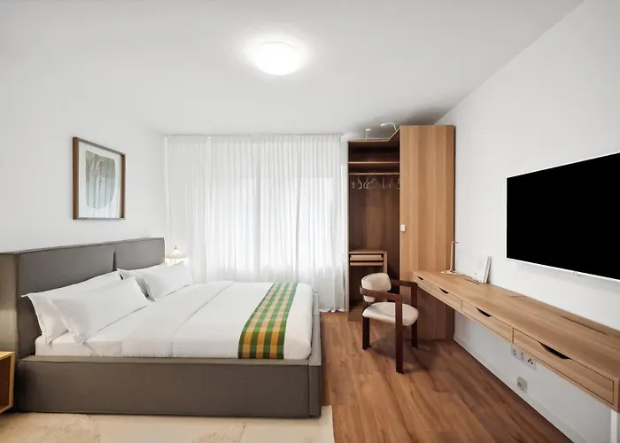 Appartement Beautiful 1-bedroom With Kitchen, King Bed And Free Wifi In *