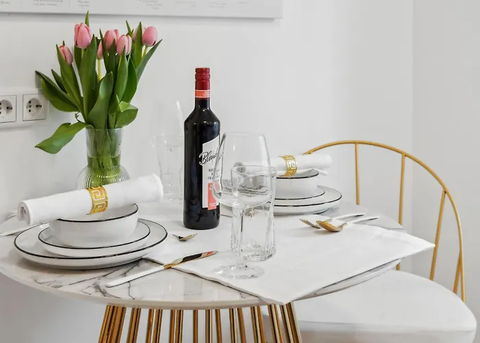 Beautiful 1-bedroom With Kitchen, King Bed And Free Wifi In *