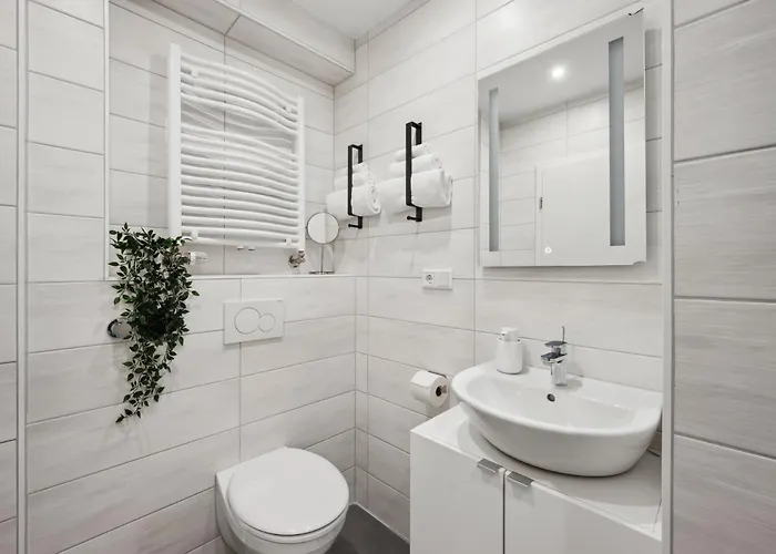 Beautiful 1-bedroom With Kitchen, King Bed And Free Wifi In